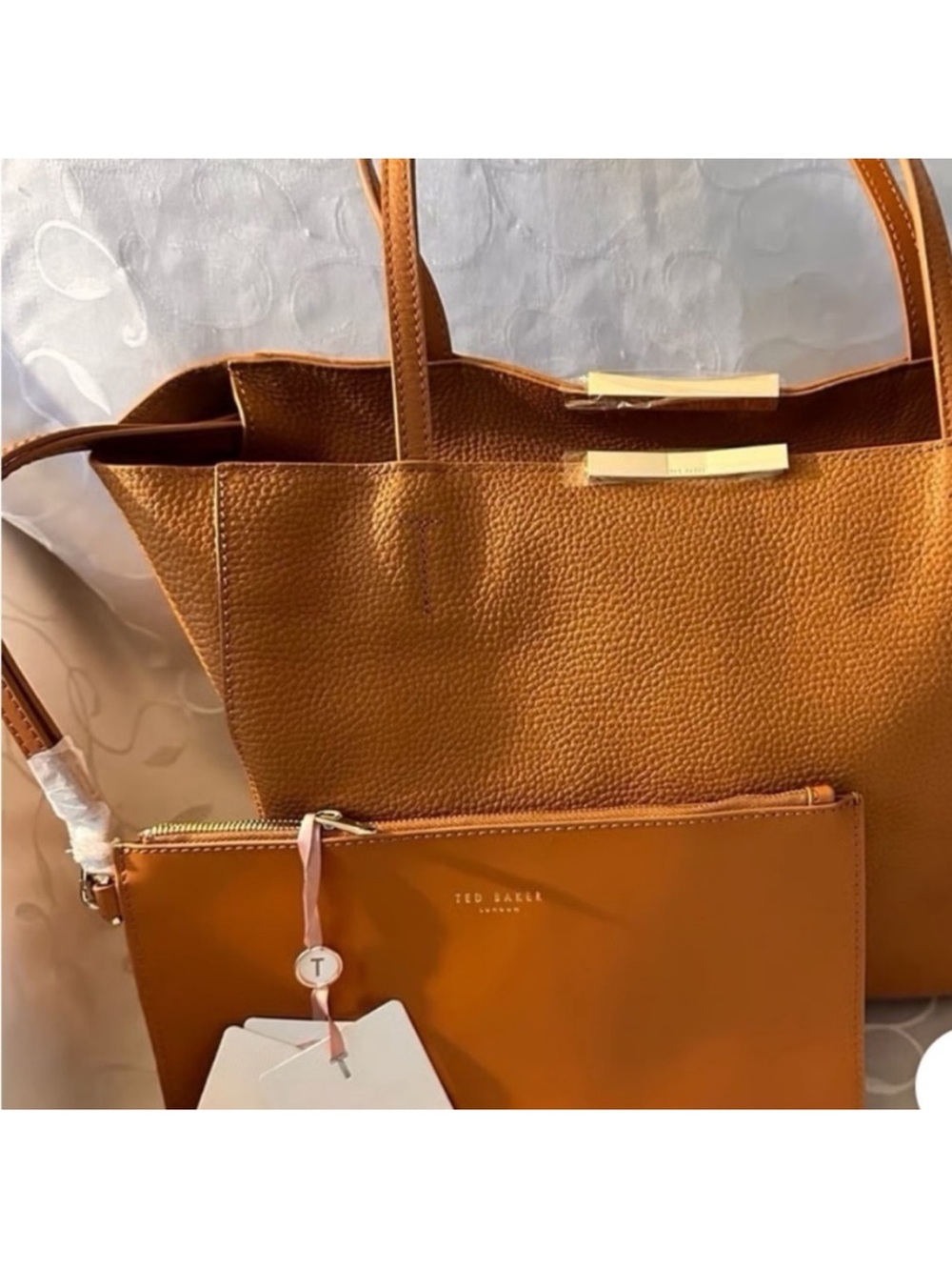 Ted Baker Clarika Pebbled Leather Tote | Designer Shop Bag | Luxury | Everyday - Picture 3 of 9